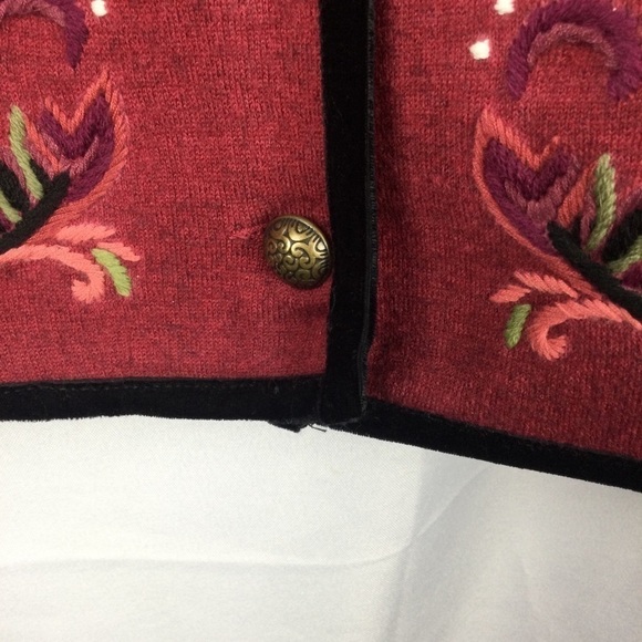 Icelandic Designs 100% Wool embroidered button down Cardigan Sweater Size Large - Picture 5 of 8